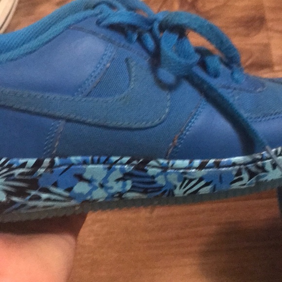 Nikes Hawaii Pattern. - Picture 4 of 4